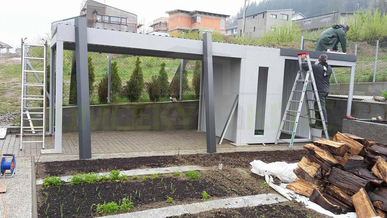 Montované záhradné domčeky GARDEON - Montáž záhradného domčeka s prístreškom v šedej omietke