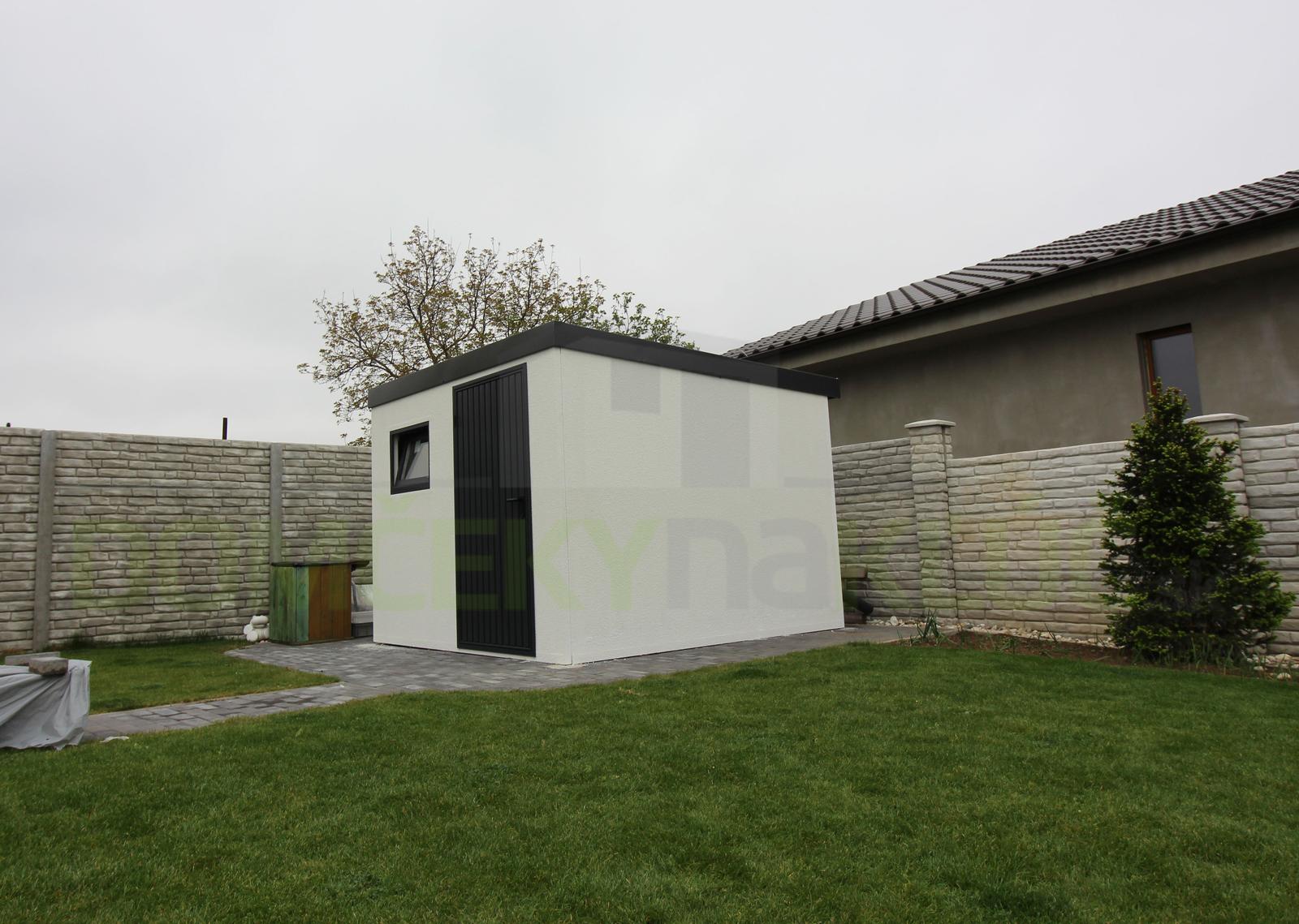 Montované záhradné domčeky GARDEON - Biely záhradný domček na náradie s pultovou strechou