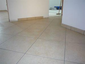 koncom 7 2009 polozili dlazbu a vymalovali