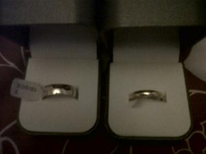 our rings. not a good pic thou