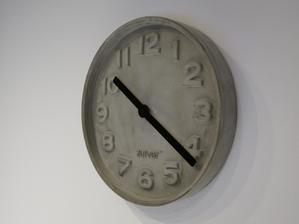Zuiver Concrete Time - velmi pekne a originalne hodiny, tu z MS od follow_design