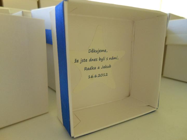 Radka a Kuba - červen 2012 - každá krabička má své poděkování, samozřejme v motivu, který ja víčku :)