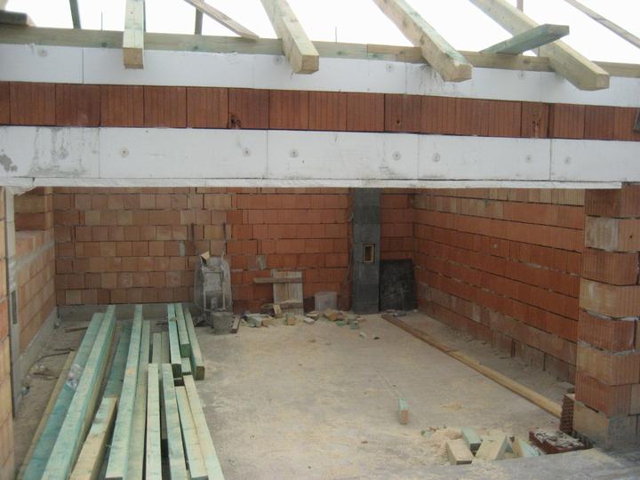 Stavba domečku jaro 2009 - garáž