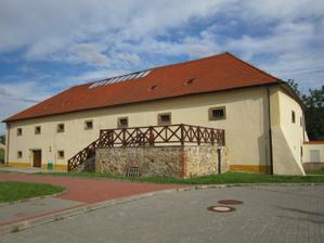 Praha Dubeč, historický špejchar, místo oslavy