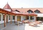 na terase pred sálou sa bude tancovať a podávať druhá večera