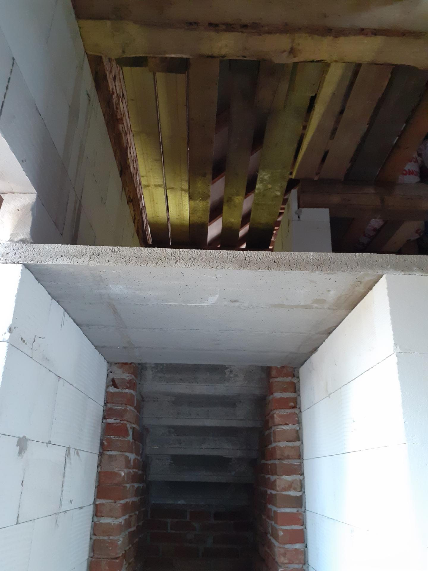 Hrubá stavba - Květen 2021 - schody.