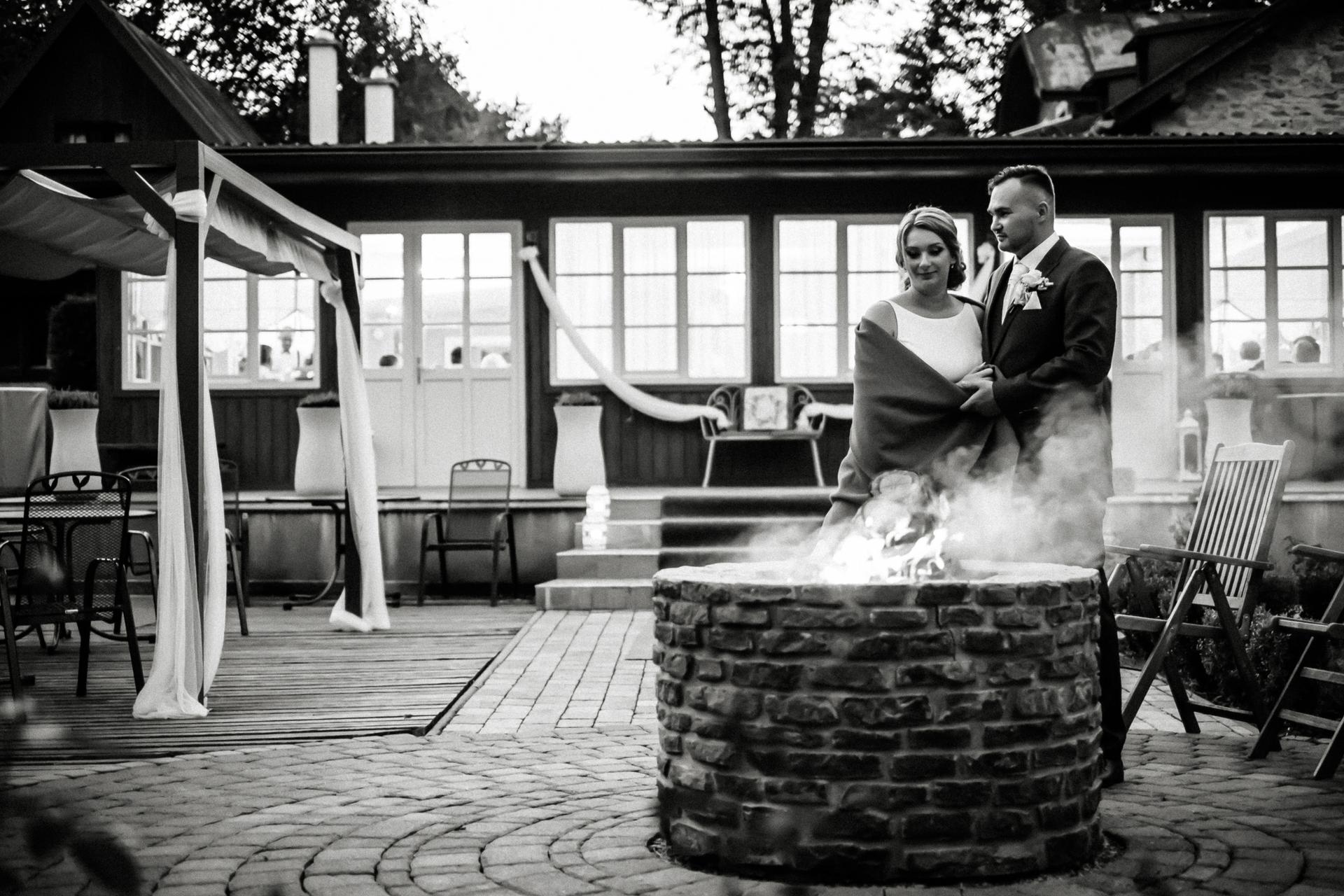 1️⃣0️⃣ černobílých fotek z naší svatby, které nejvíc miluji! 🖤🤍 - Obrázek č. 5