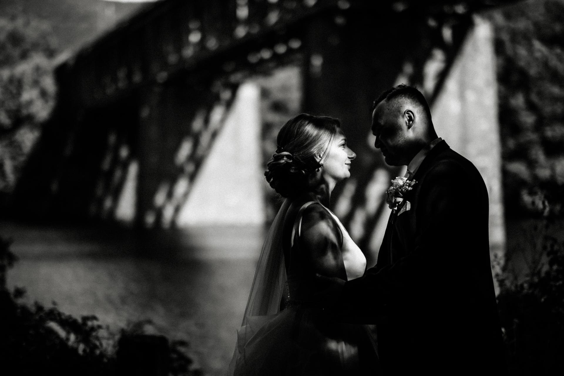 1️⃣0️⃣ černobílých fotek z naší svatby, které nejvíc miluji! 🖤🤍 - Obrázek č. 9