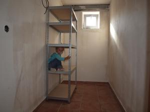 Vylíčená špajzka a skládaly jsme s Megi regál