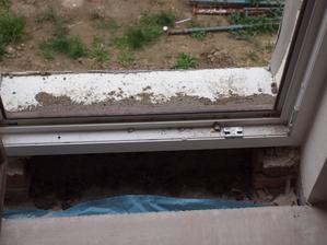 detail, ještě zítra ven parapet a polystyren dovnitř