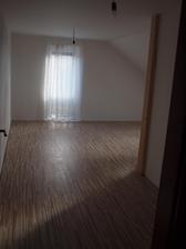 podlaha hotová, ještě lišty a světla