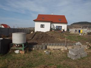 a zase navežená hlína, pomalu ji ale zdolávám, už naposledy