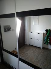ještě něco na zeď k botníku, tapetu nebo obraz