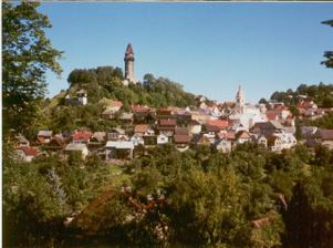 tohle je moje rodné městečko - Štramberk, tady bude obřad venku pod tou věží - Trúbou