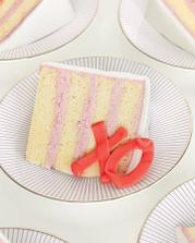 Small wedding cake touches