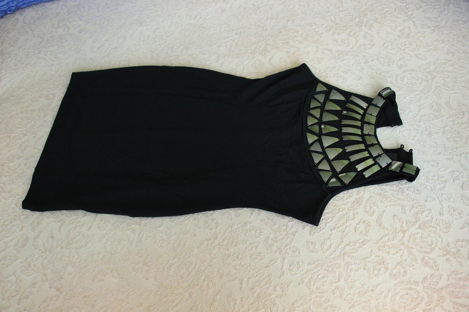 Čierne šaty - Obrázok č. 1