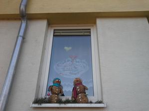 Snehuliacikov robila babka, ja len tie srdiecka..