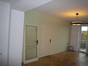 Tady bude příčka, zvětší se chodba z ní budou dveře do pokojíčku a ložnice