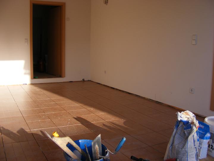 NOVA 101 - okolí domu - Děláme podlahu v garáži