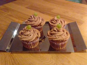 Velvet cup cakes s mascarem a hořkou čokoládou