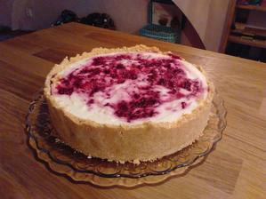 Malinový cheese cake - ne zcela vydařený, ale dobrý :)