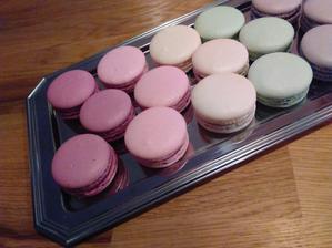 Tadaaaaa - mám nové makronky, od Mon Macaron:) Ty ovšem nepeču, to bych se zbláznila:)