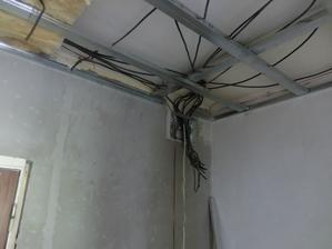 Elektroinštalácia v predsieni, inštalácia znížených stropov
