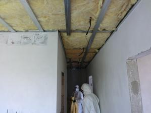 Zníženie stropu, zvuková izolácia
