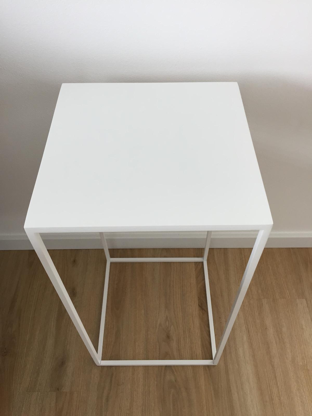 Bílý odkládací stolek - Obrázok č. 2