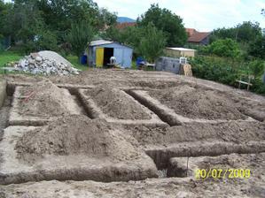 vykopané základy - prietrž mračien