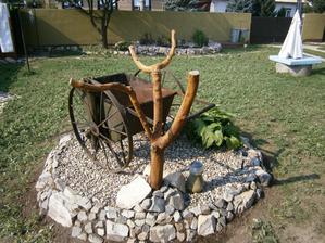 este drevený altánok nad studnu a bude to hotové...