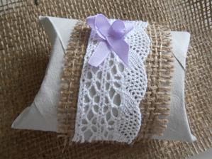 Pillow box na koláček štěstí pro každého hosta