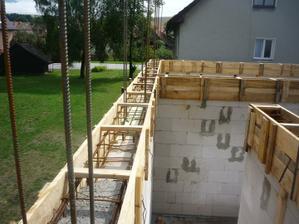 31.7.2010 Zašalovaný veniec, pripravený na betonáž.
