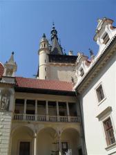 Praha Průhonice, zámek, nádvoří