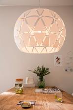 https://www.dekolamp.cz/zavesne-svitidlo-lustr-philips-40917-31-pn-sandalwood-e27-bila.html