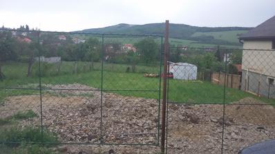 Pozemok, minulý rok sme postavili aspoň stavebnú búdu