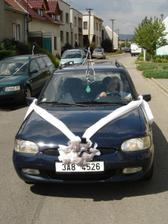 Očekávané svatební auto nevěstu ale nepřivezlo....