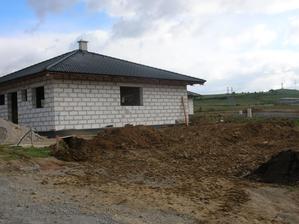 strecha hotova a mozne sa vrhnut na priecky