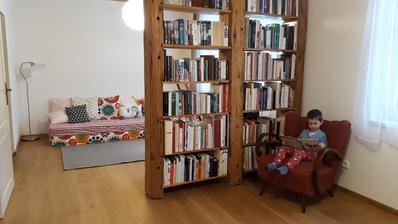 Urbanko okupuje môj budúci čitateľský kútik :) ich, rovnako ako aj môj je v procese "tvorenia"