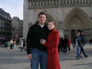 Krátce poté co mne John požádal o ruku (v katedrále Notre Dame :-)