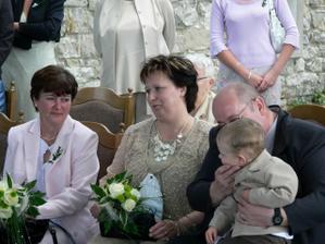 naše maminky a můj tchán, babi a děda se celou svatbu starali o Filípka, strašně moc děkujeme, že jsme si mohli tento den náramně užít
