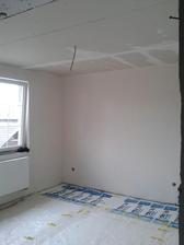 v ložnci příprava na beton do podlahy v plánu 8/3