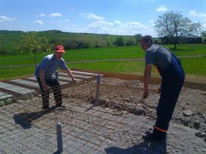 Kladenie kari-sietí (manžel a krstný otec)