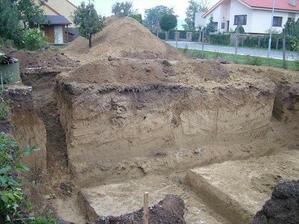 konečne vykopane základy