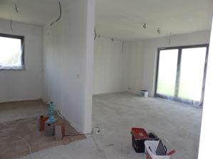 malujeme. povysavanie zvysneho prachu, primalex hlbkova penetracia, primalex plus ....a ideme dalsiu vrstvu primalex polar. uvidim, ci finalnu alebo to bude este jednu pytat.