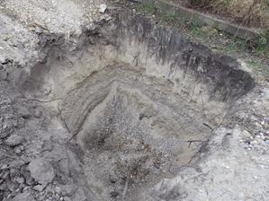 druha jama. tu bude aj nadrz na zachytavanie dazdovej vody