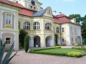 nádvoří zámku