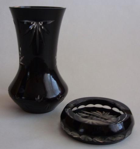 Váza a popolník z rubínového skla    nepoužívané - Obrázok č. 1