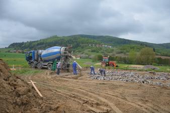 Betónovanie základov 25.4.2014