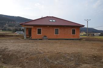 Zrovnanie terénu do roviny. 28.2.2016